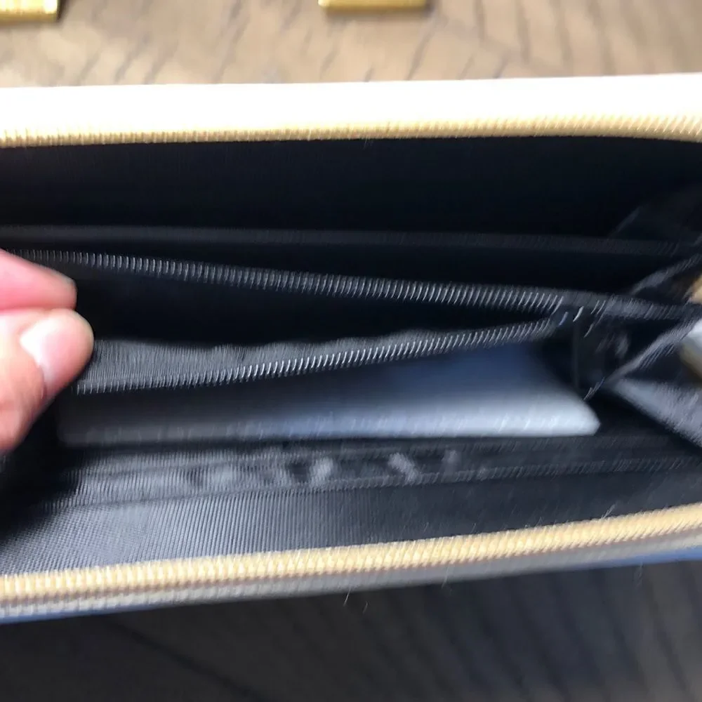 NWT Western Garden 🪴 Security Zip Vegan Wallet. Roomy!
